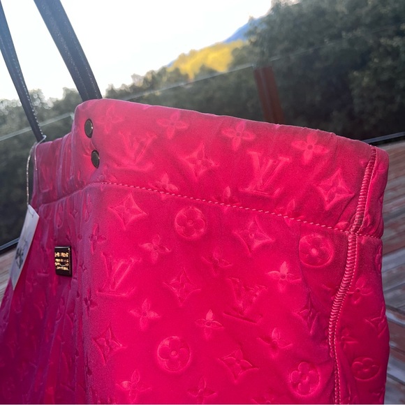 Louis Vuitton: Limited Edition Neoprene Scuba LV Monogram MM Tote Bag (Fuchsia) - Picture 10 of 17